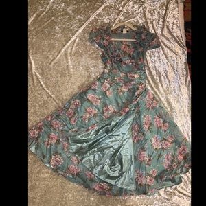 Vintage-style wrap dress in mint.